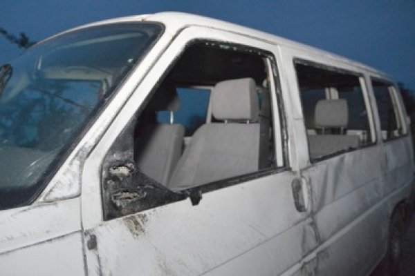 Un microbuz cu pasageri s-a răsturnat pe DN39